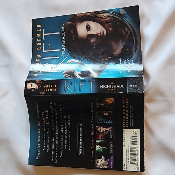 RIFT Andrea Cremer A Nigtshade Novel Speak Books Paperback 2013 Pre-owned - Picture 8 of 17